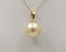 Load image into Gallery viewer, Classic Elegant Large 11.7 mm Golden Pearl Vintage Gold Pendant, Necklace.
