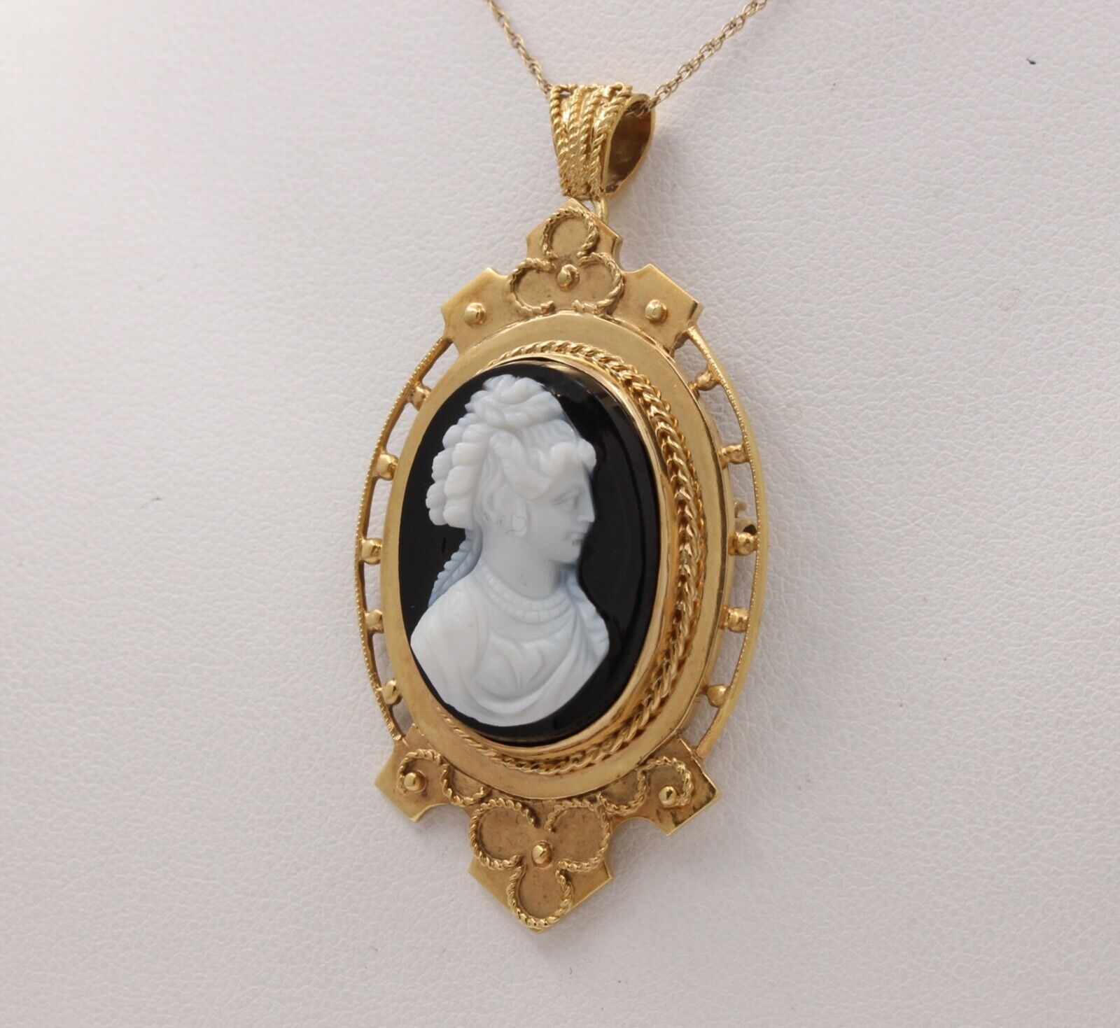 Antique 10K Yellow Gold Onyx Cameo Pendant Brooch