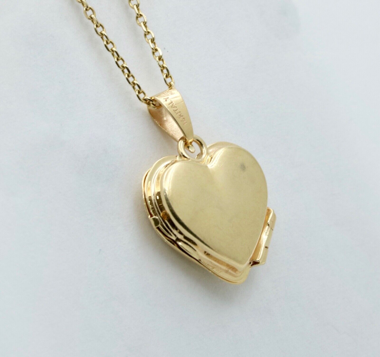 Vintage 14K Yellow Gold Heart Locket Pendant Charm