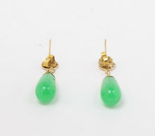 Load image into Gallery viewer, Vintage Ladies Jade 14K Yellow Gold Hanging Earrings
