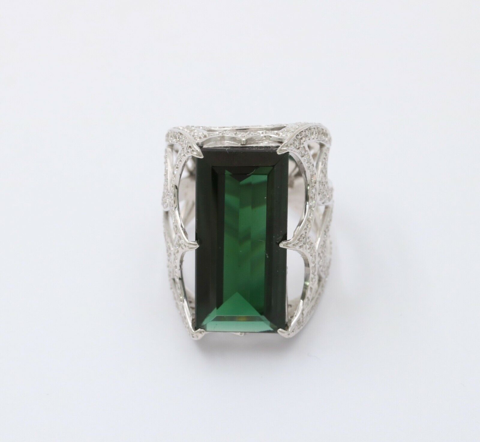 Vintage Elegant Green Tourmaline Diamonds 18K White Gold Ring