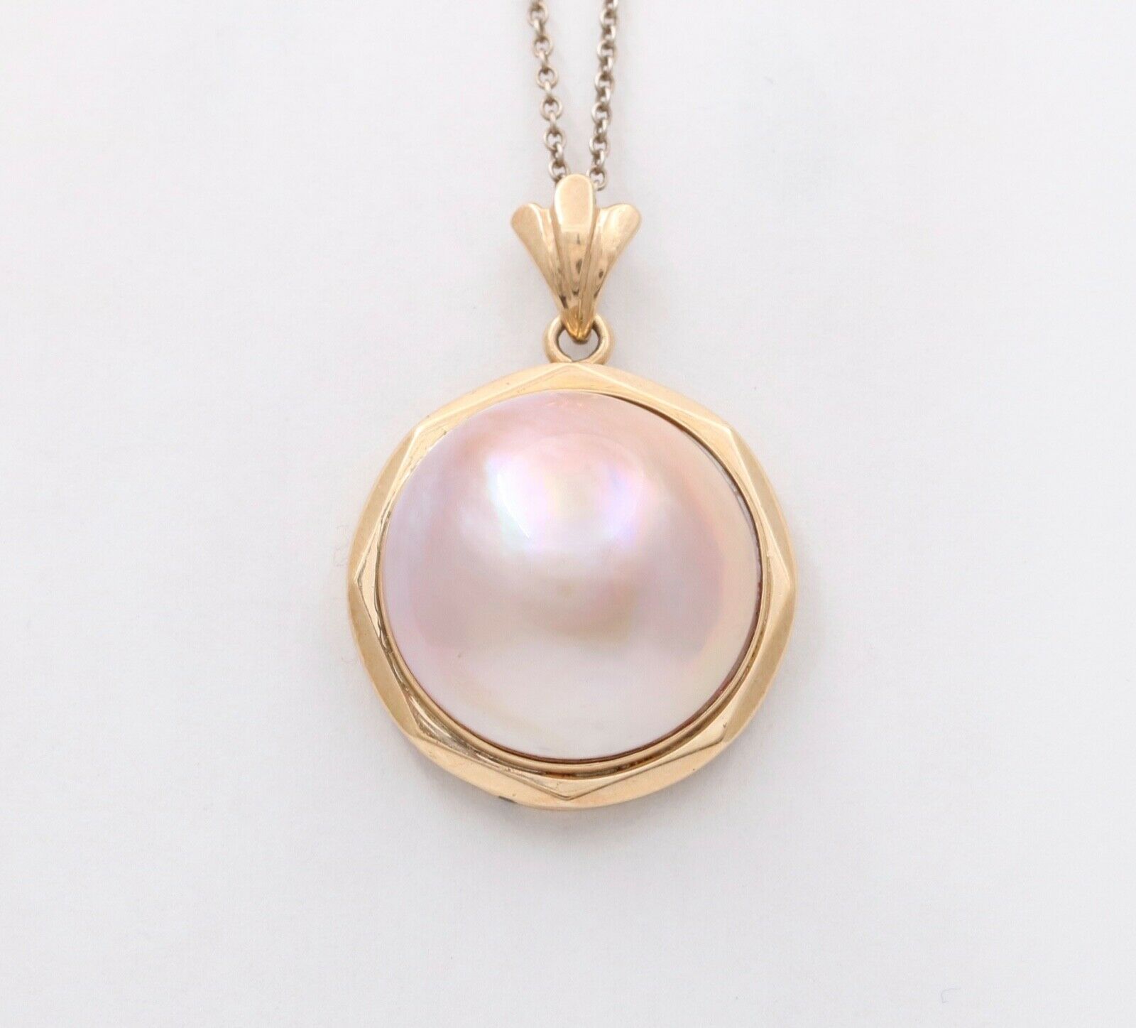 Vintage Classic 14K Yellow Gold Mabe Pearl Pendant, Necklace