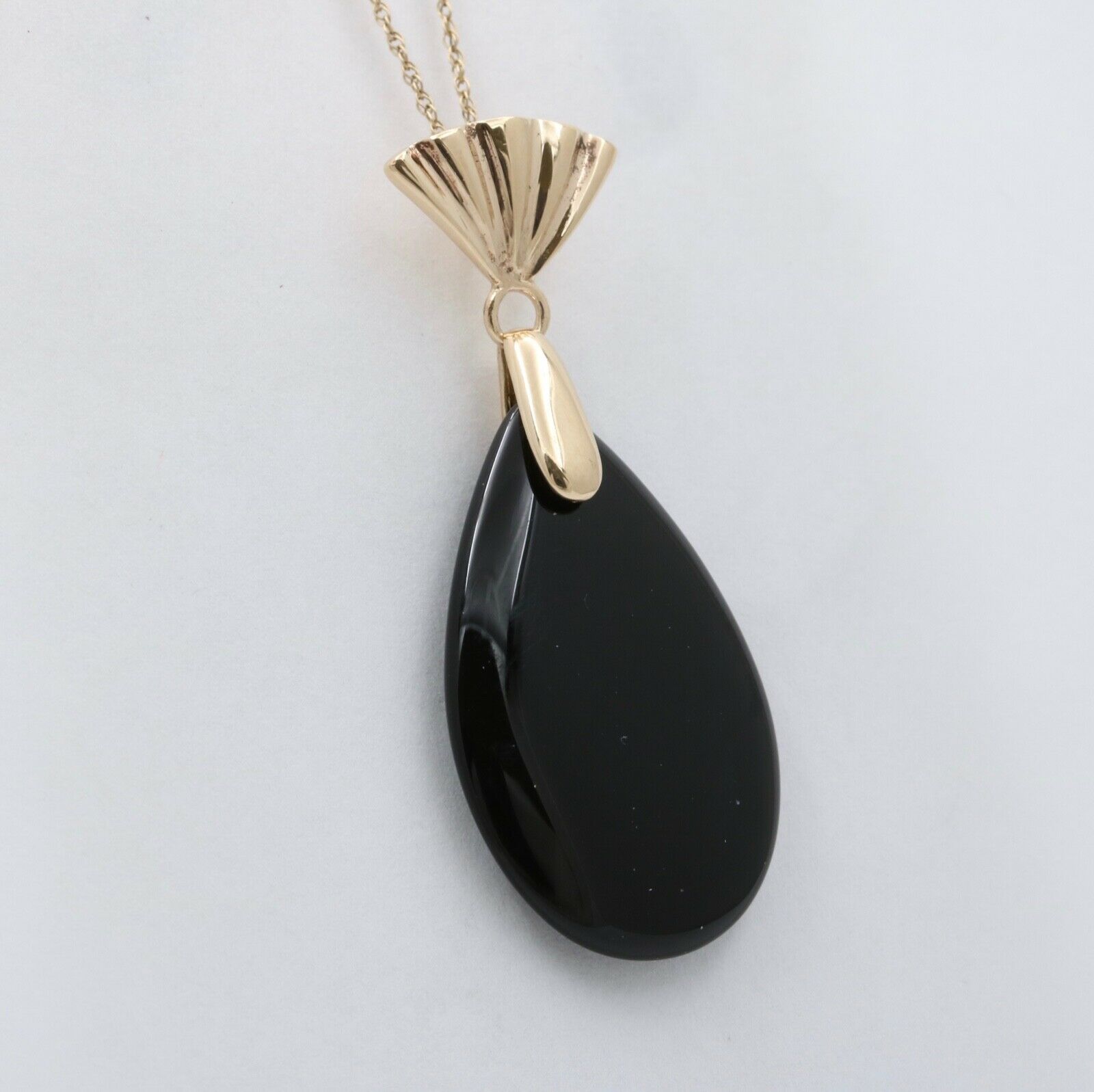 Vintage Oval Onyx 14K Yellow Gold Pendant