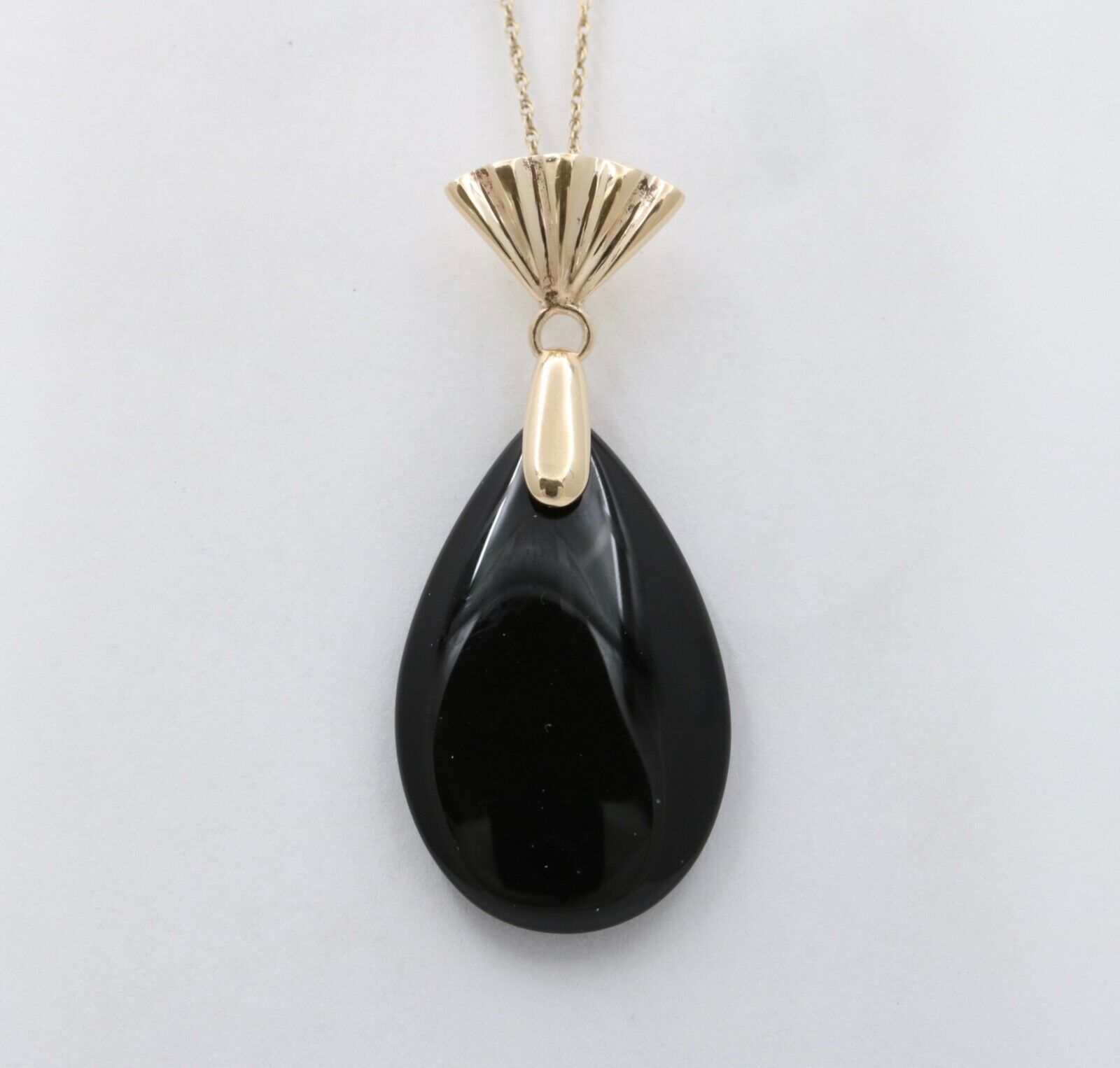 Vintage Oval Onyx 14K Yellow Gold Pendant