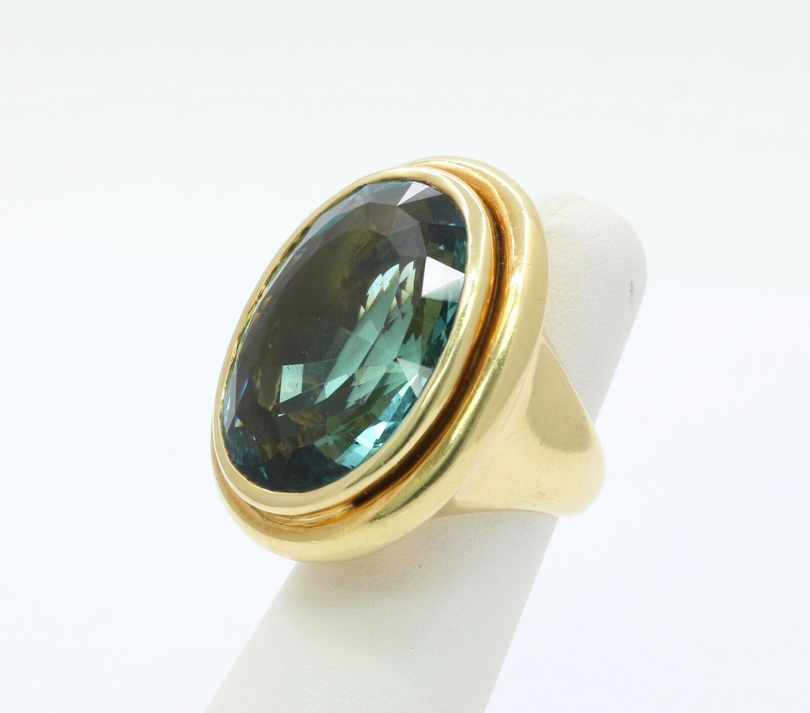 Huge Vintage Heavy 18K Yellow Gold 40+ Carat Aquamarine Ring