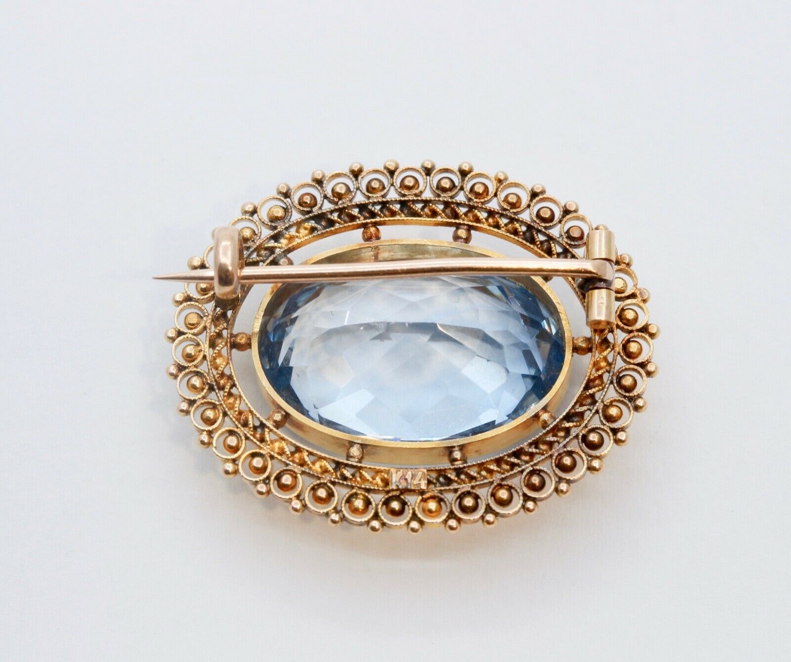 Victorian Edwardian Oval Aquamarine 14K Yellow Gold Brooch Pin