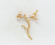 Load image into Gallery viewer, Vintage 14K Yellow Gold Pearl Branch Brooch
