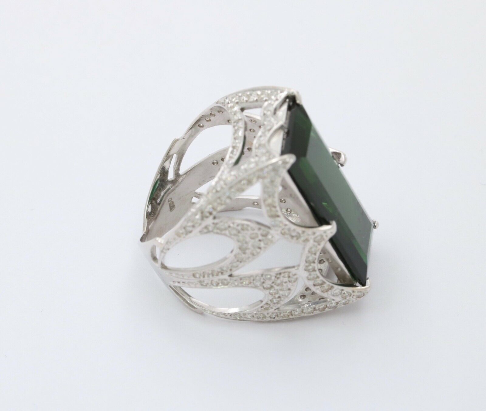 Vintage Elegant Green Tourmaline Diamonds 18K White Gold Ring