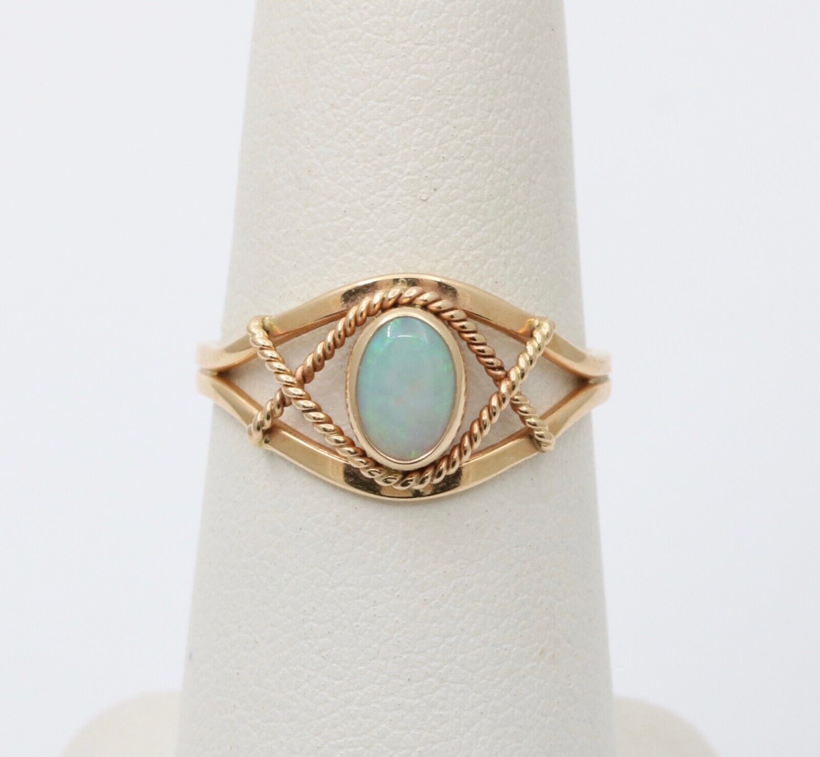 Cool Vintage Opal 14K Yellow Gold Ring