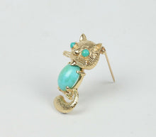 Load image into Gallery viewer, Vintage Turquoise Cat Brooch 14K Yellow Gold
