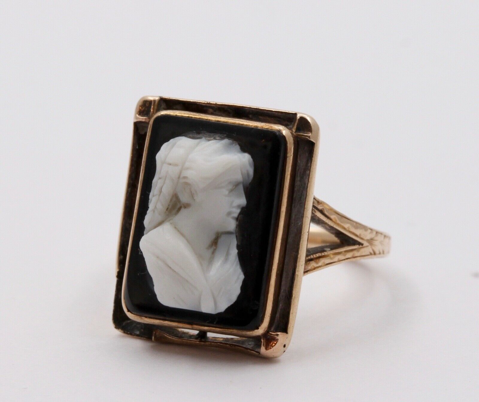 Art Deco Onyx Cameo 10K Yellow Gold Ring