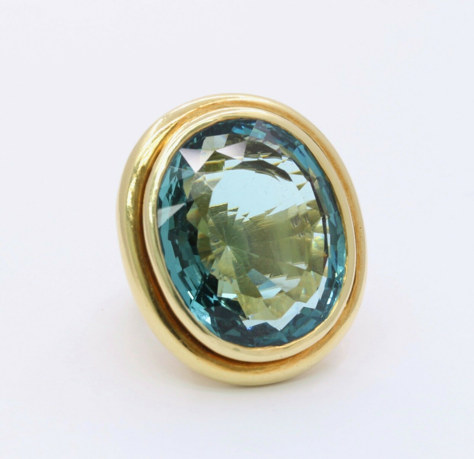 Huge Vintage Heavy 18K Yellow Gold 40+ Carat Aquamarine Ring