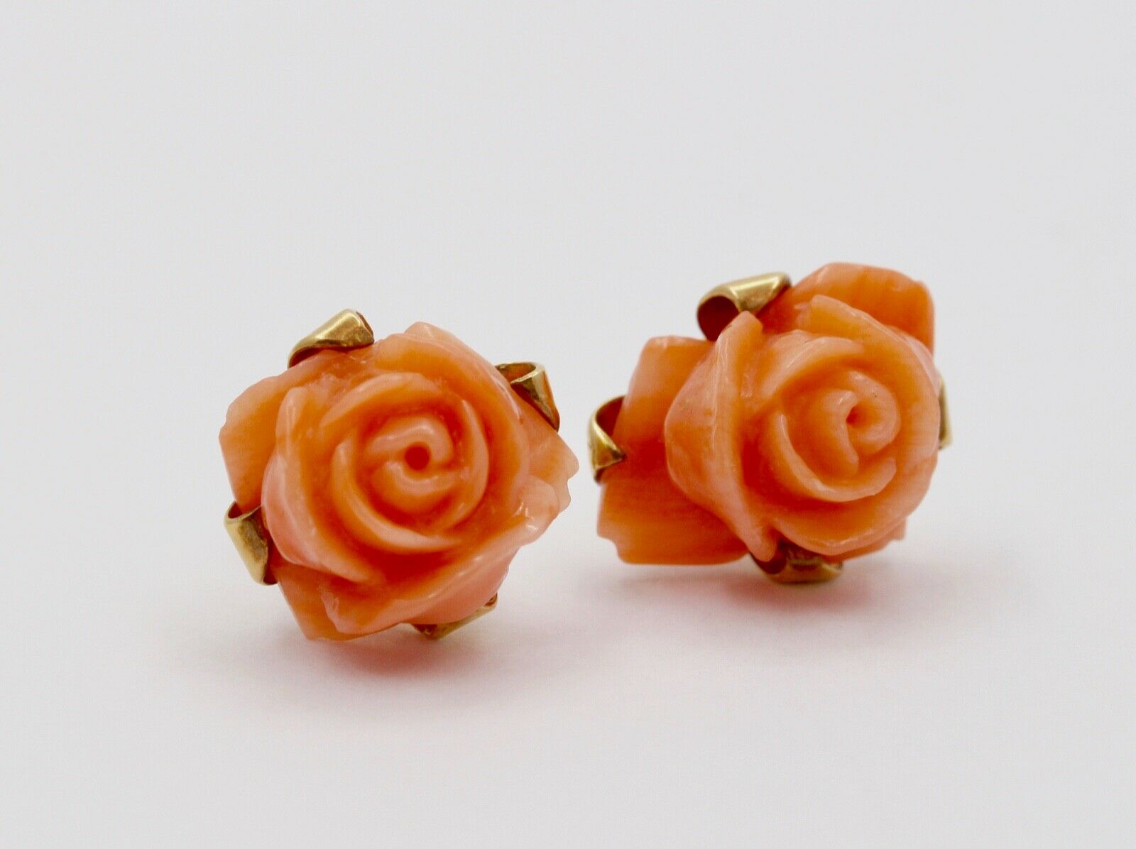 Vintage Hand carved Coral Rose 18K Yellow Gold Earrings