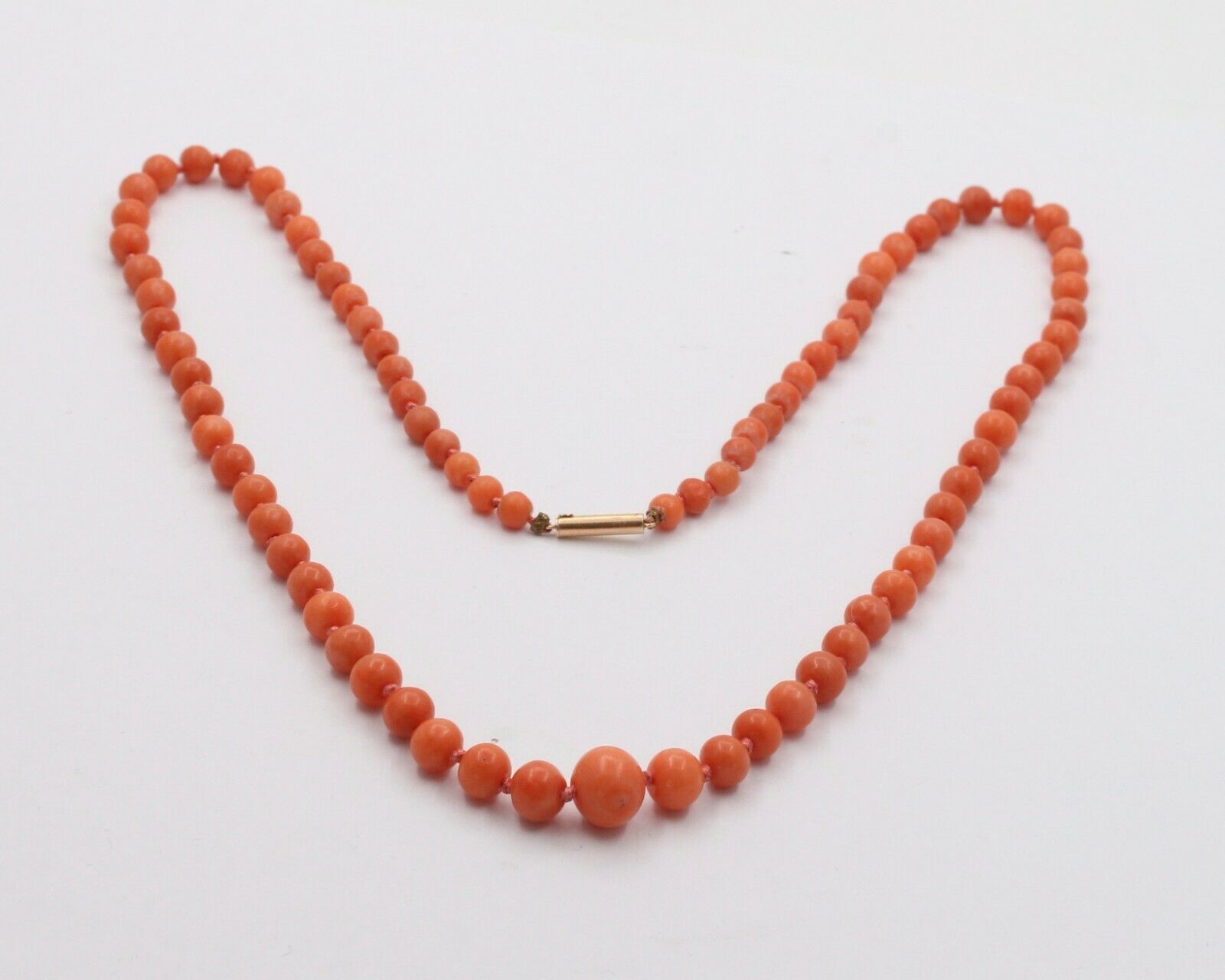 Vintage 14K Yellow Gold Graduated Coral Necklace