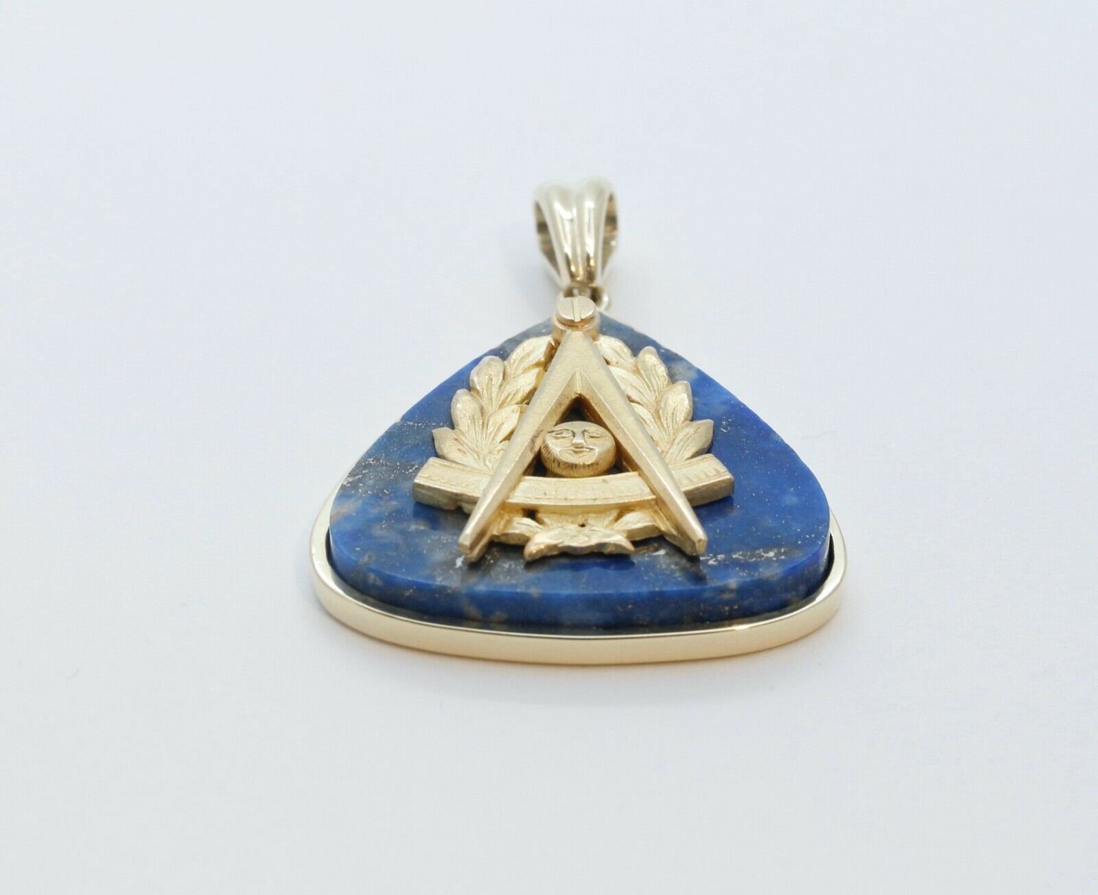Vintage 18K Yellow Gold Lapis Past Master Masonic Pendant