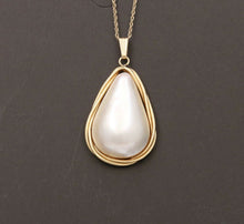 Load image into Gallery viewer, Vintage Mabe Pearl 14K Yellow Gold Pendant
