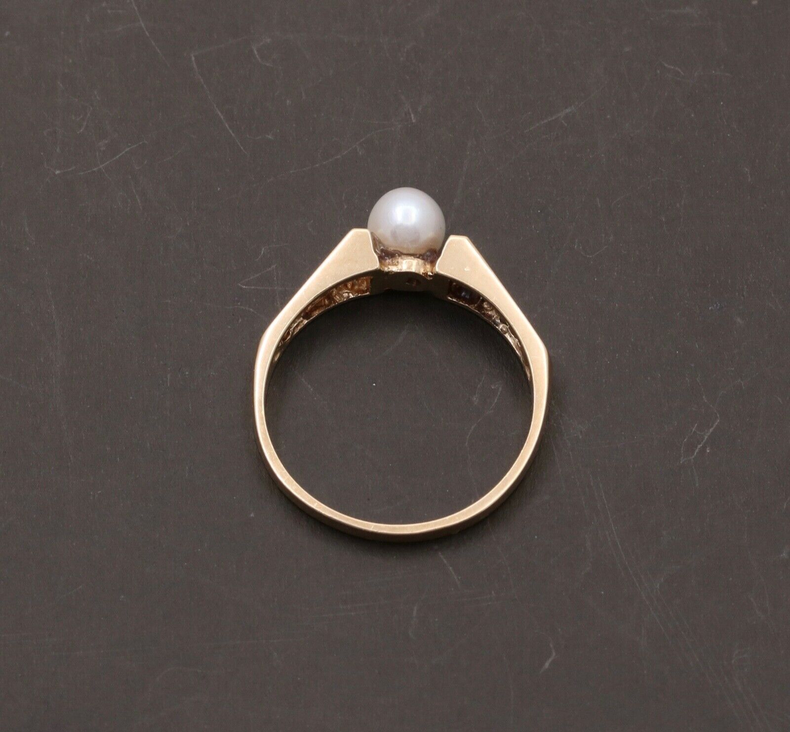 Vintage 14K Yellow Gold Cultured Pearl Filigree Ring Band.