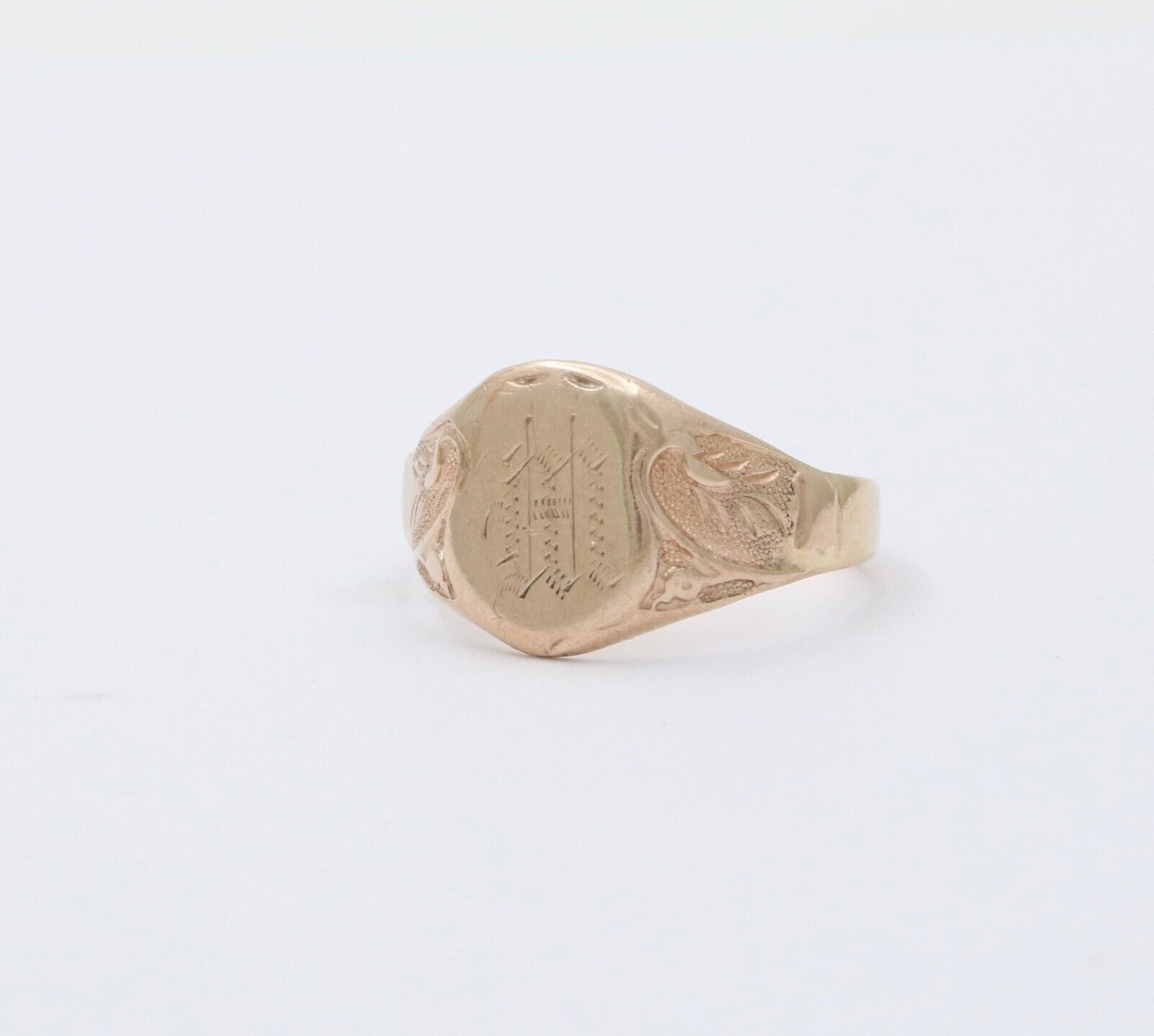 Vintage 10K Yellow Gold Shield & leaf Signet Ring