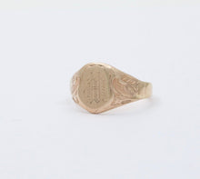 Load image into Gallery viewer, Vintage 10K Yellow Gold Shield &amp; leaf Signet Ring
