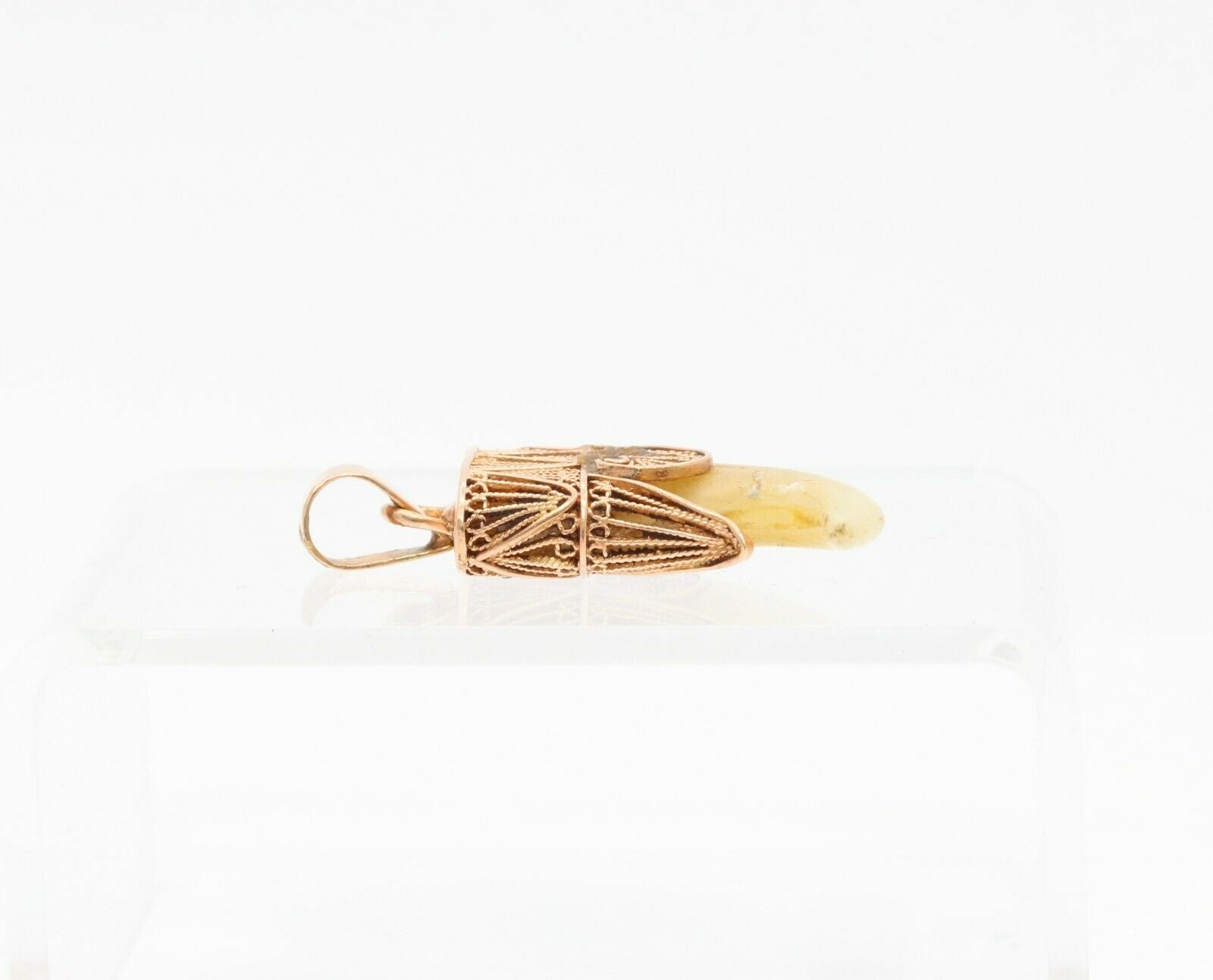 Vintage 14K Yellow Gold Claw Pendant