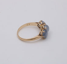 Load image into Gallery viewer, Vintage 18K Gold Star Sapphire Three Stone Ring, Stacking Ring Band
