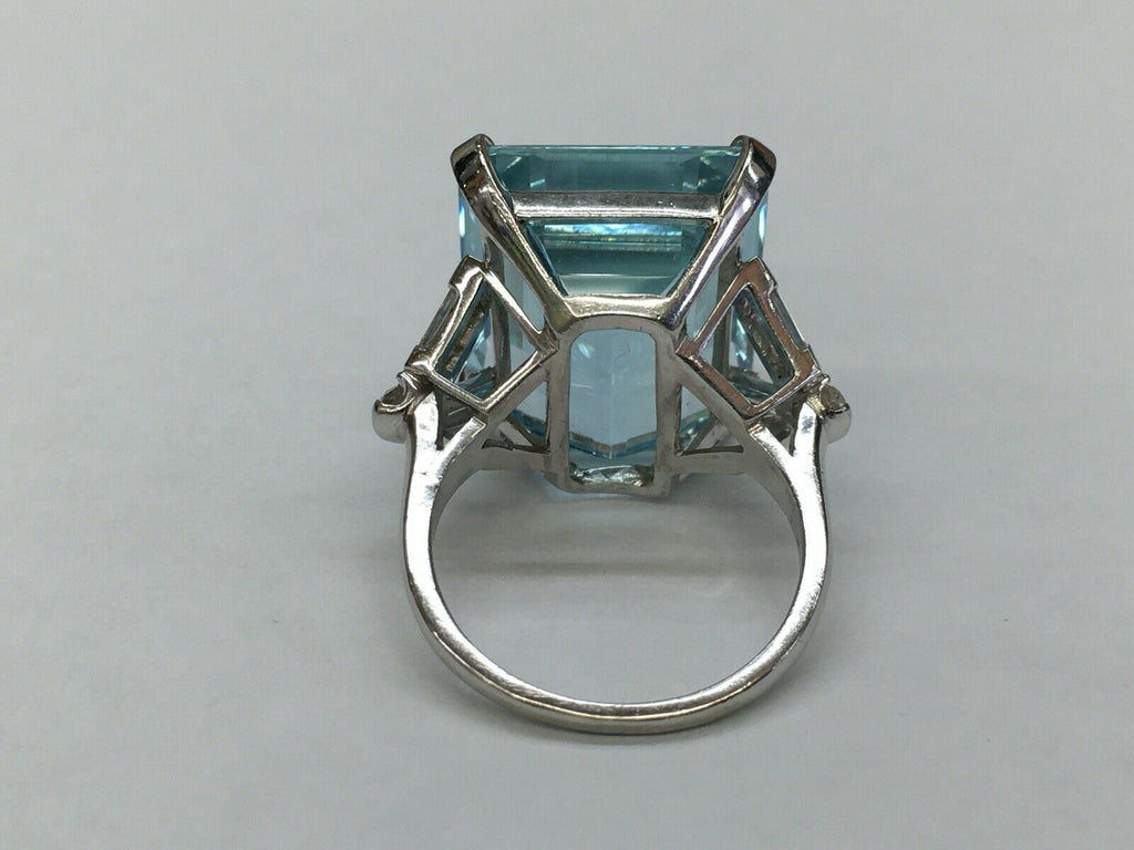 Beautiful Vintage Ladies Aquamarine Diamonds Platinum Ring