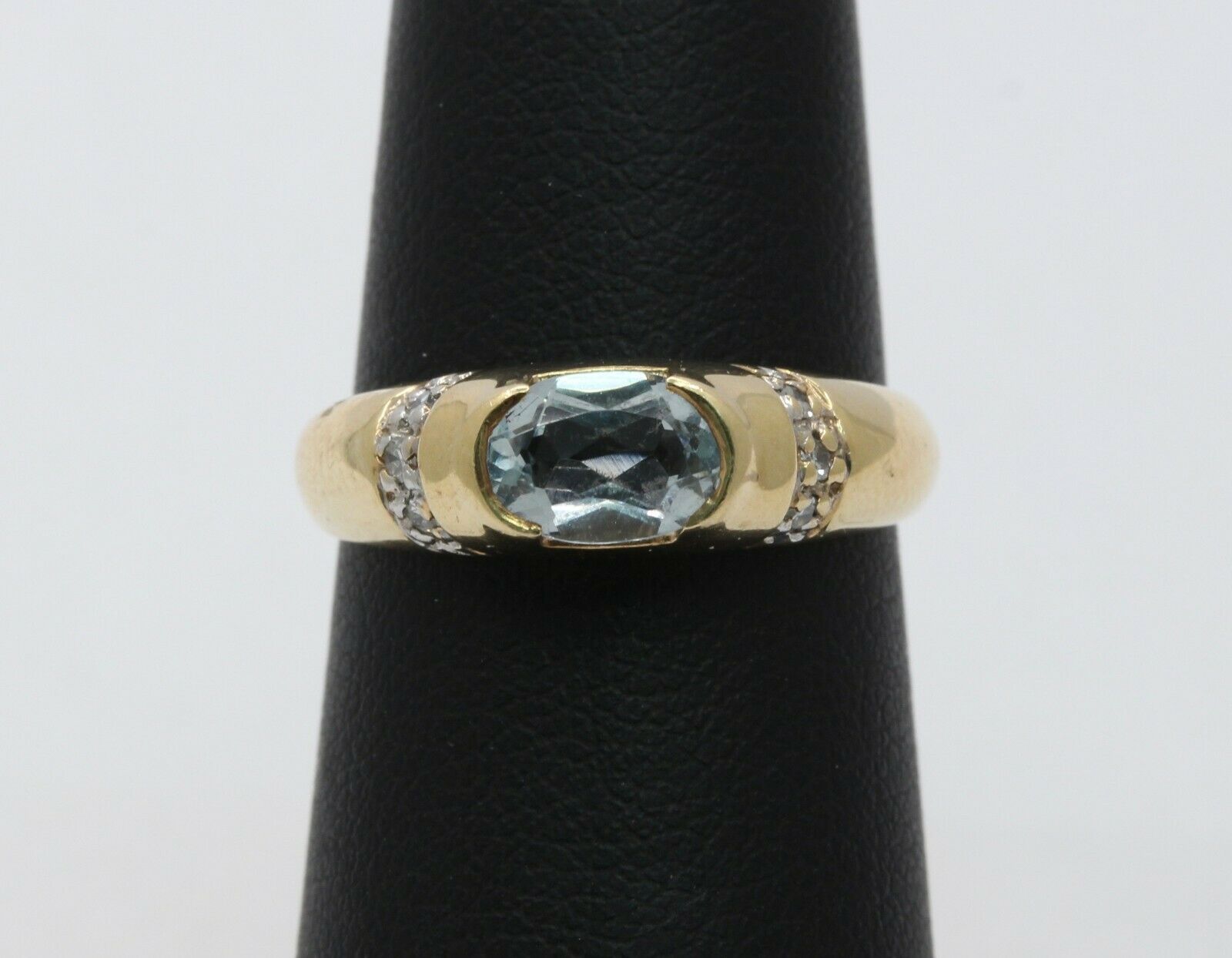 Vintage 14K Yellow Gold Aquamarine Diamond Accent Ring