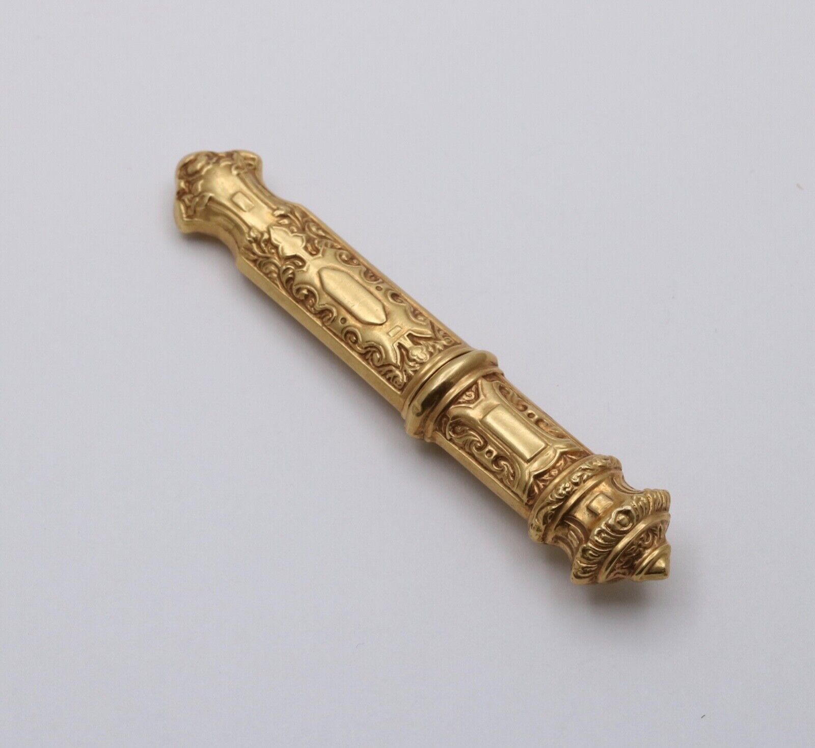 Victorian Repousse 18K Yellow Gold Needle Case