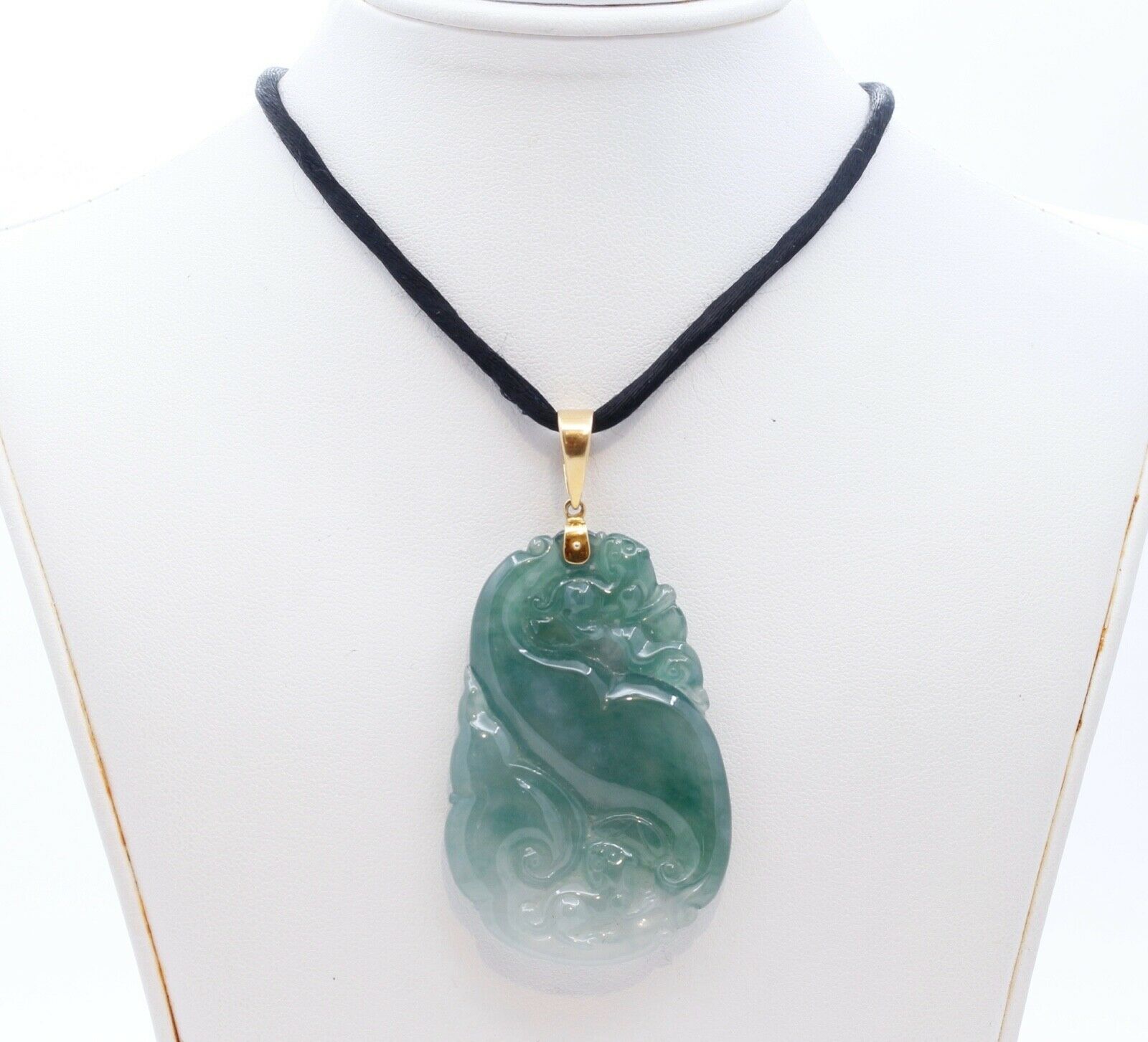 Vintage Jade 14K Yellow Gold Pendant
