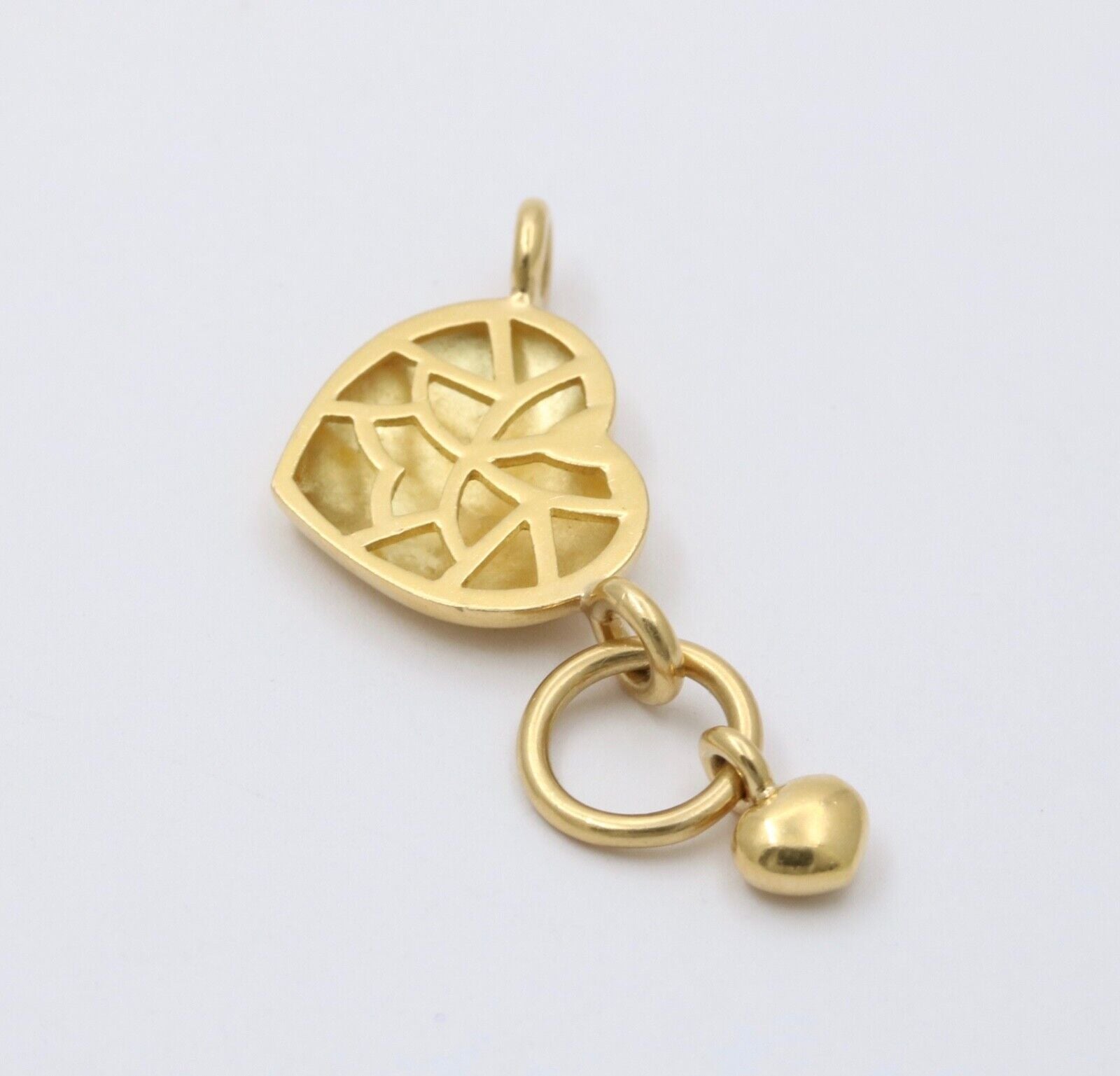 Cool Vintage Hearts 18K Yellow Gold Pendant Charm