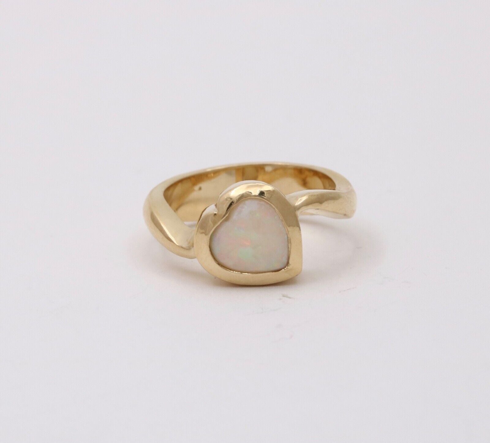 Vintage 14K Yellow Gold Heart Opal Ring Band