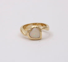 Load image into Gallery viewer, Vintage 14K Yellow Gold Heart Opal Ring Band
