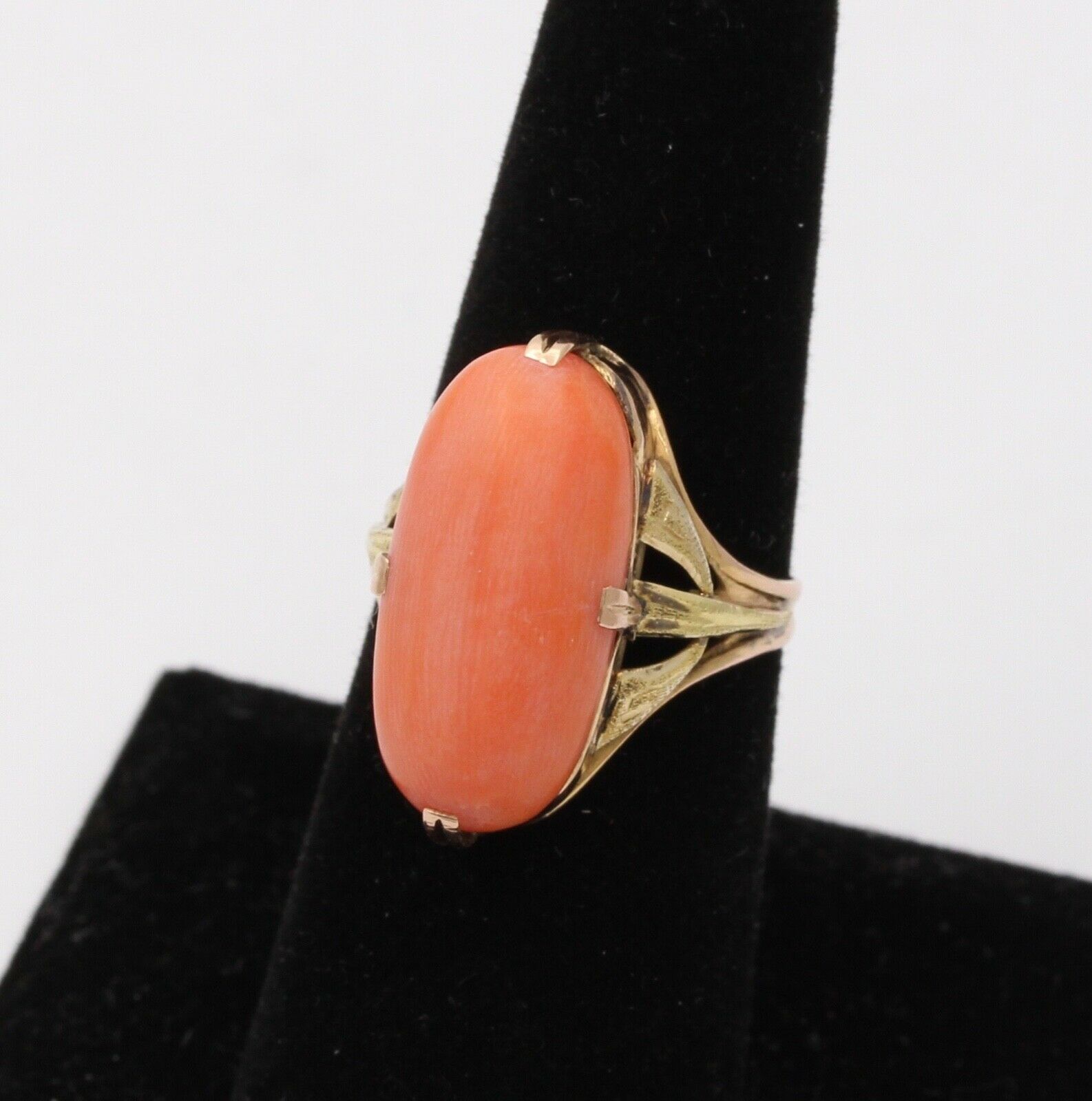 Vintage Estate 14K Two Tone Gold Natural Coral Solitaire Ring