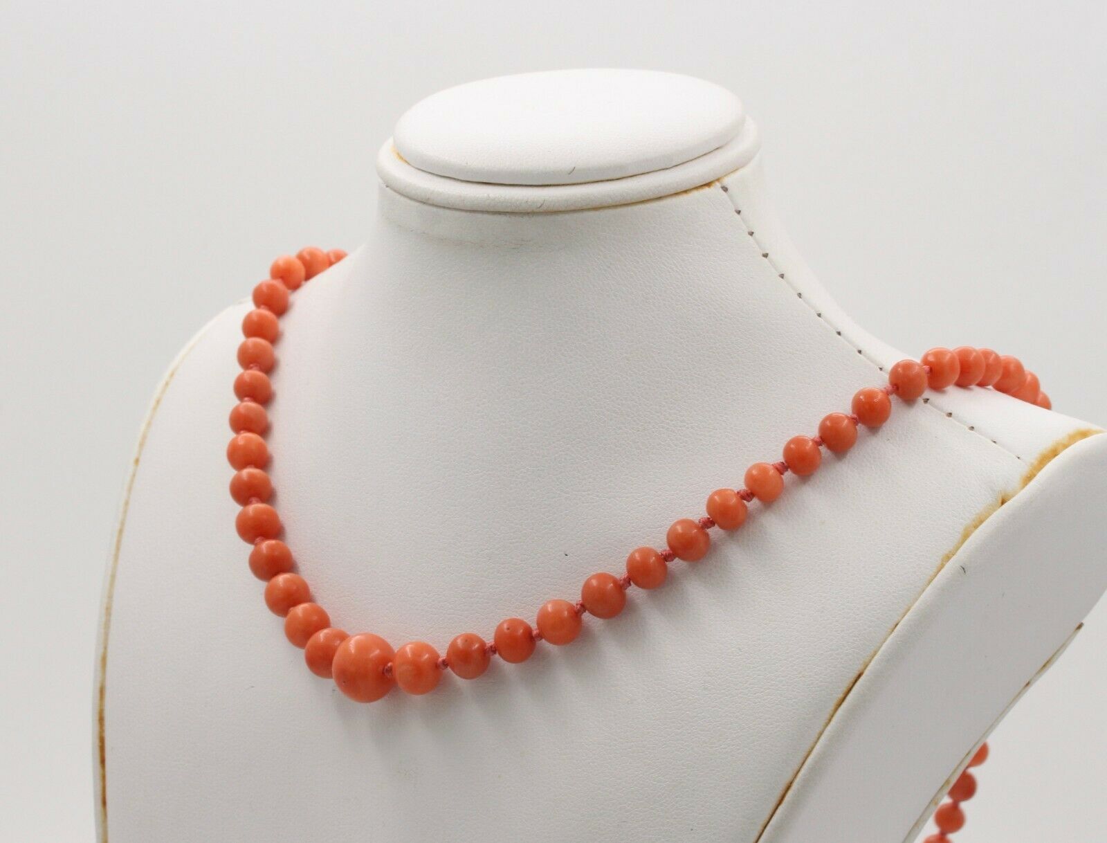 Vintage 14K Yellow Gold Graduated Coral Necklace