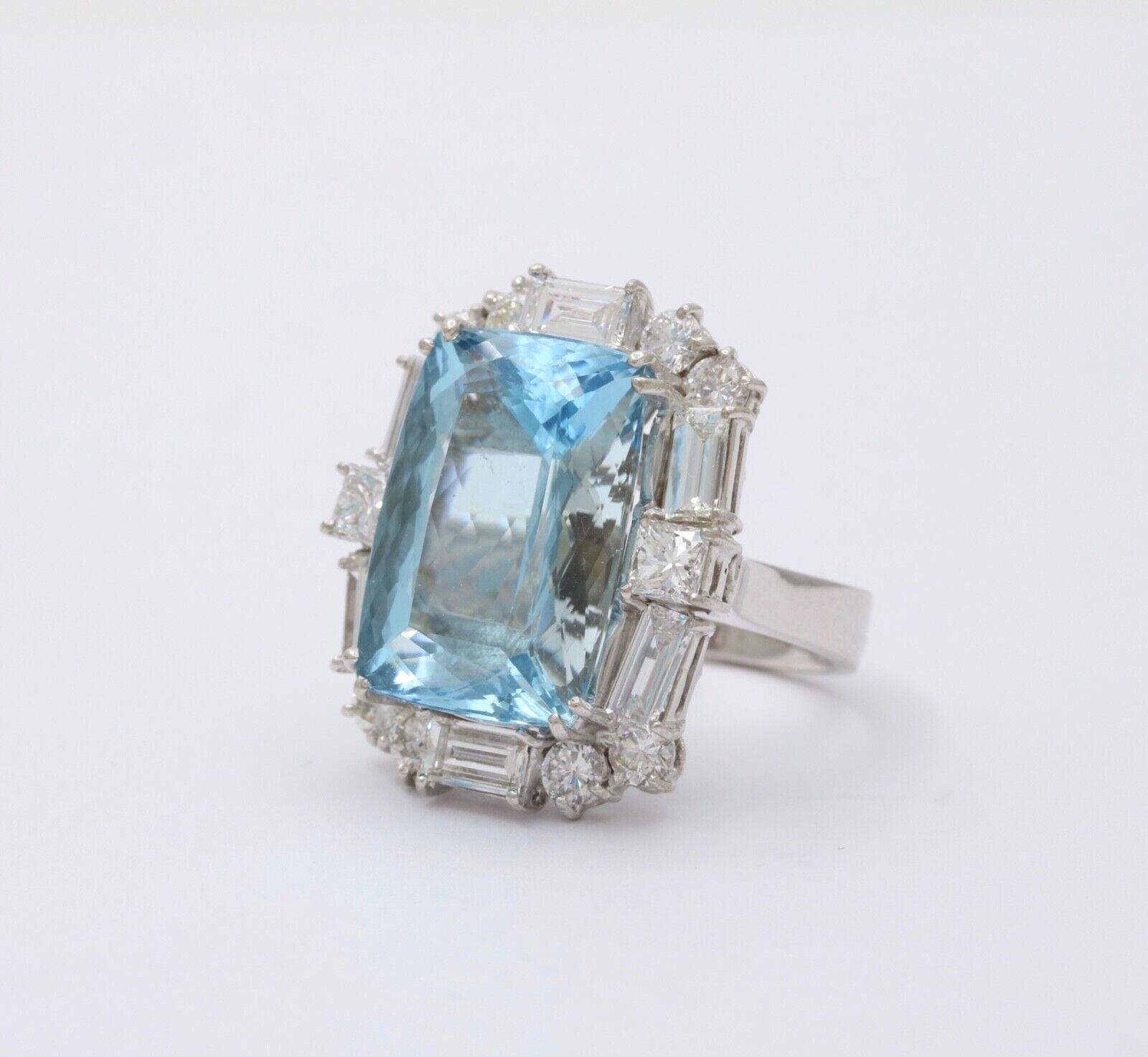 Vintage 18K White Gold 16.53 Carats Aquamarine DIamond Ring, Cocktail Ring