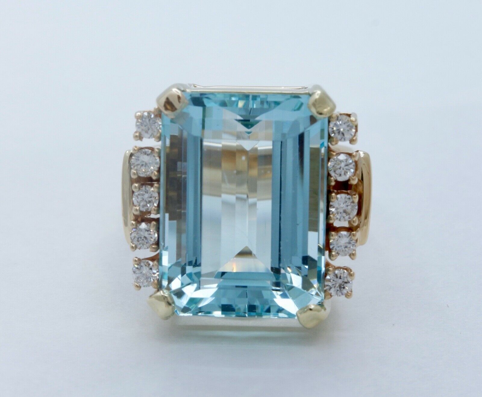 Vintage Ladies Aquamarine Diamonds 14K Yellow Gold Ring