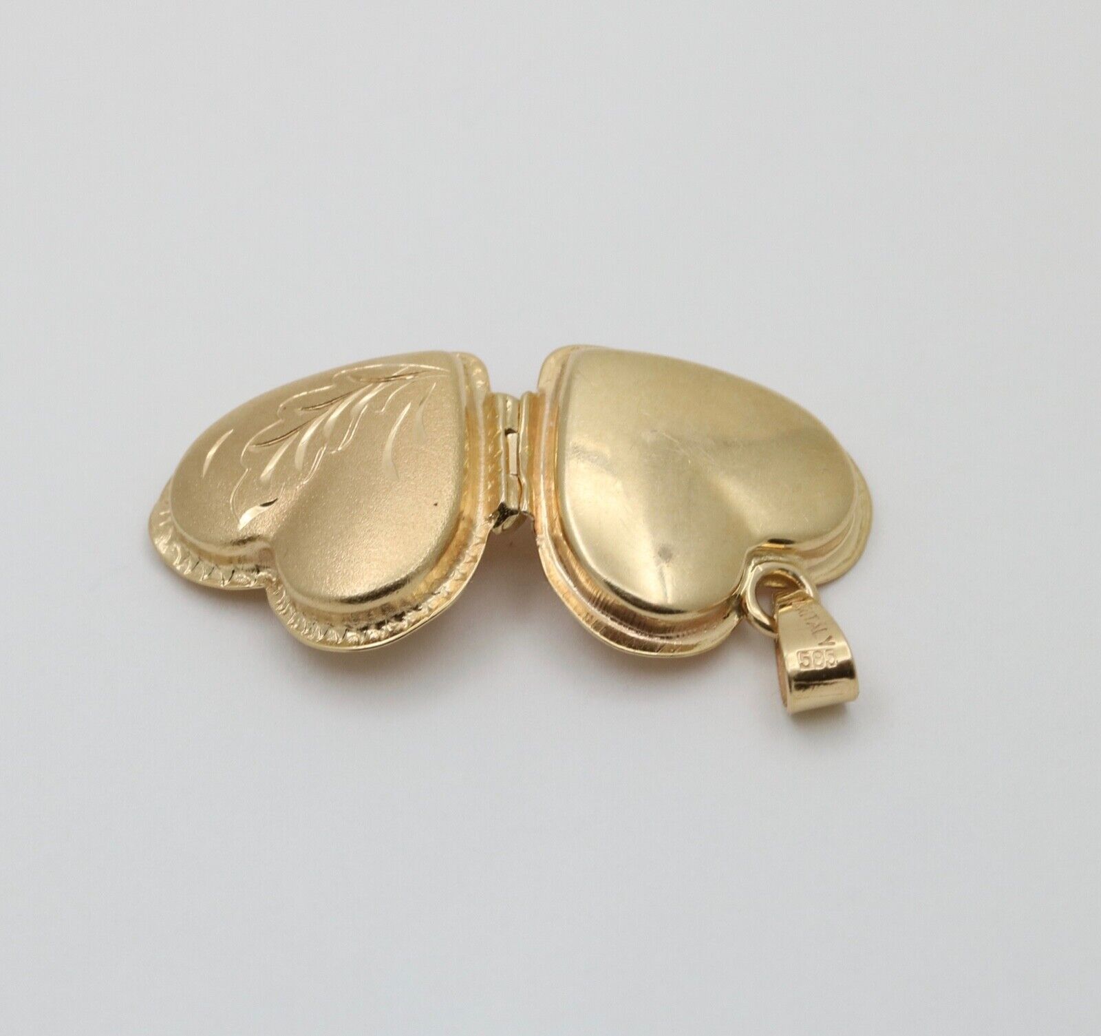 Vintage 14K Yellow Gold Heart Locket Pendant Charm