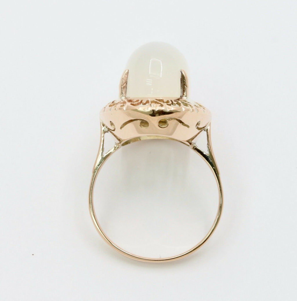 Vintage Ladies Large Cabochon Moonstone 14K Yellow Gold Ring