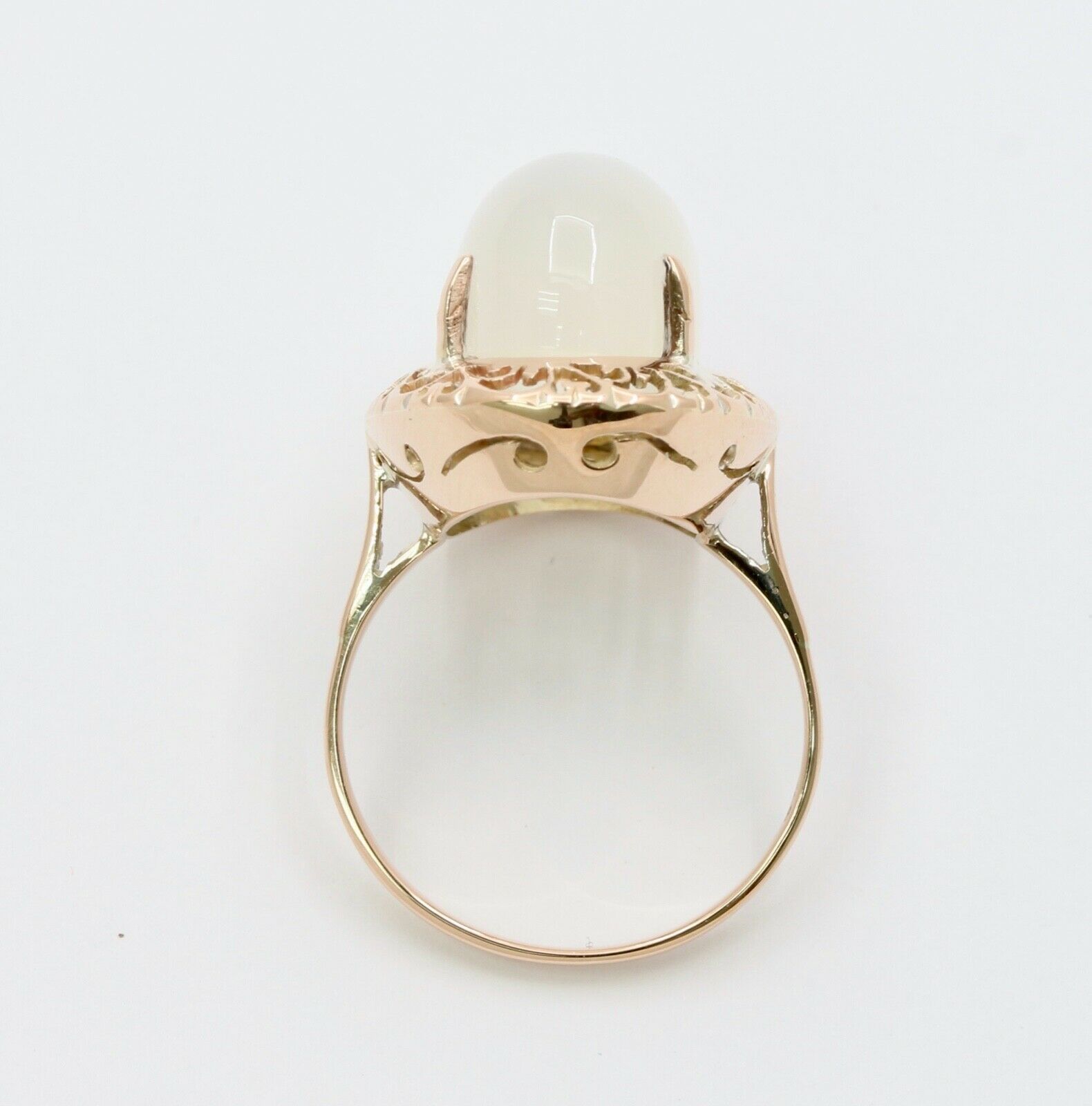 Vintage Ladies Large Cabochon Moonstone 14K Yellow Gold Ring