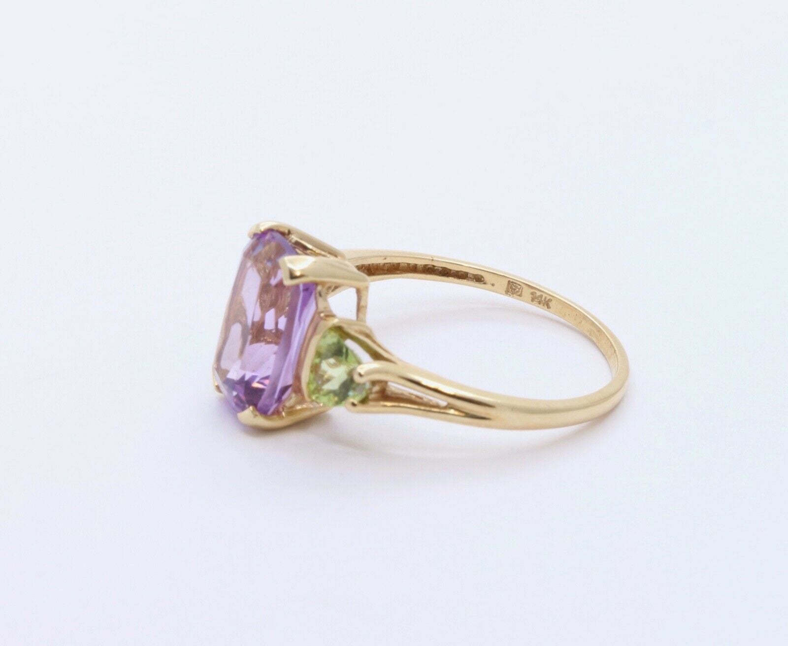 Beautiful Vintage Ladies Amethyst Peridot 14K Yellow Gold Ring