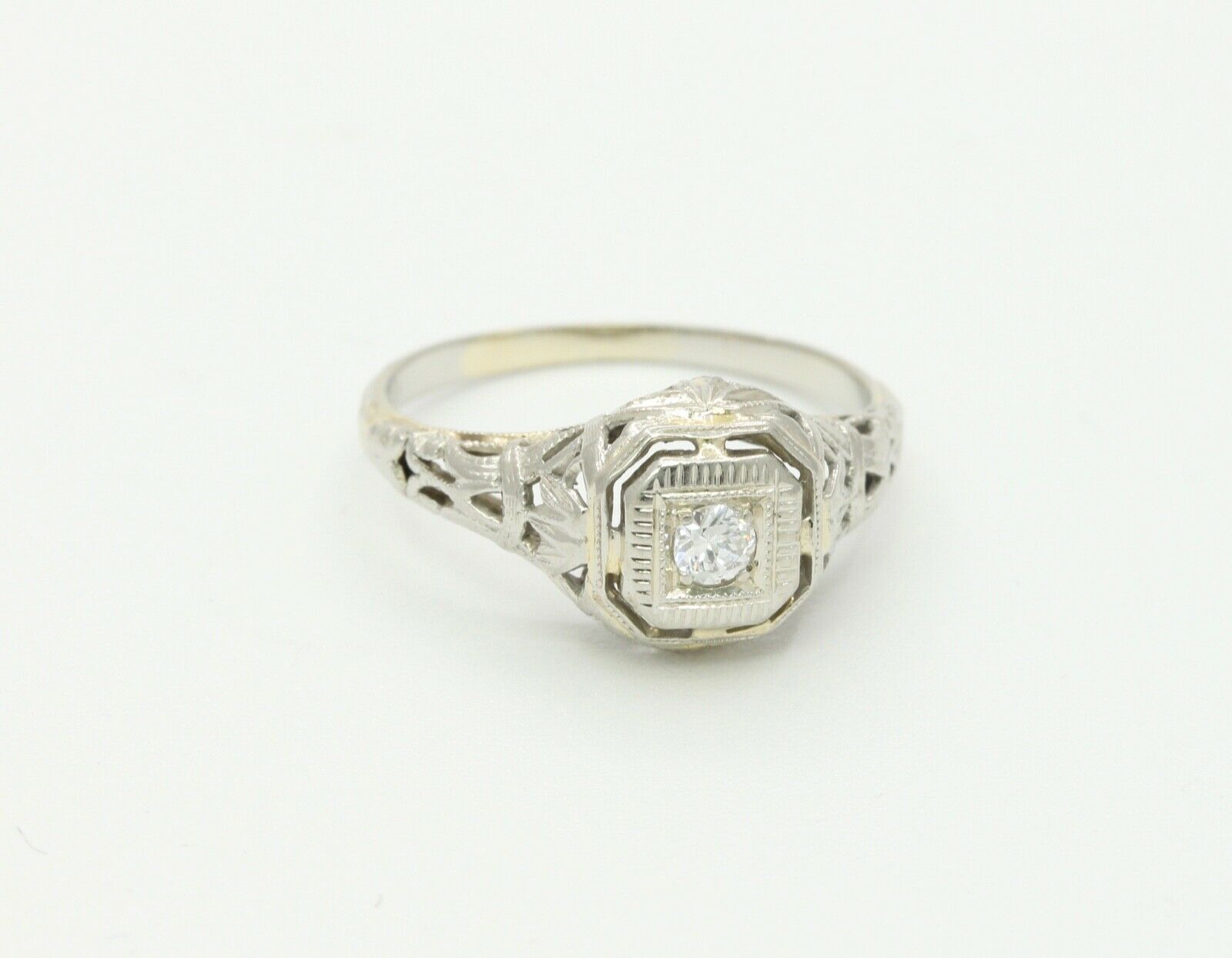 Art Deco 18K White Gold Diamonds Filagree Ring