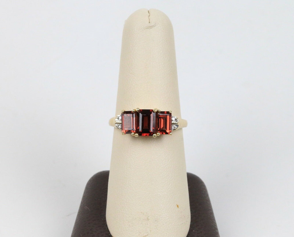 Vintage 10K Yellow Gold Garnet Diamond Ring
