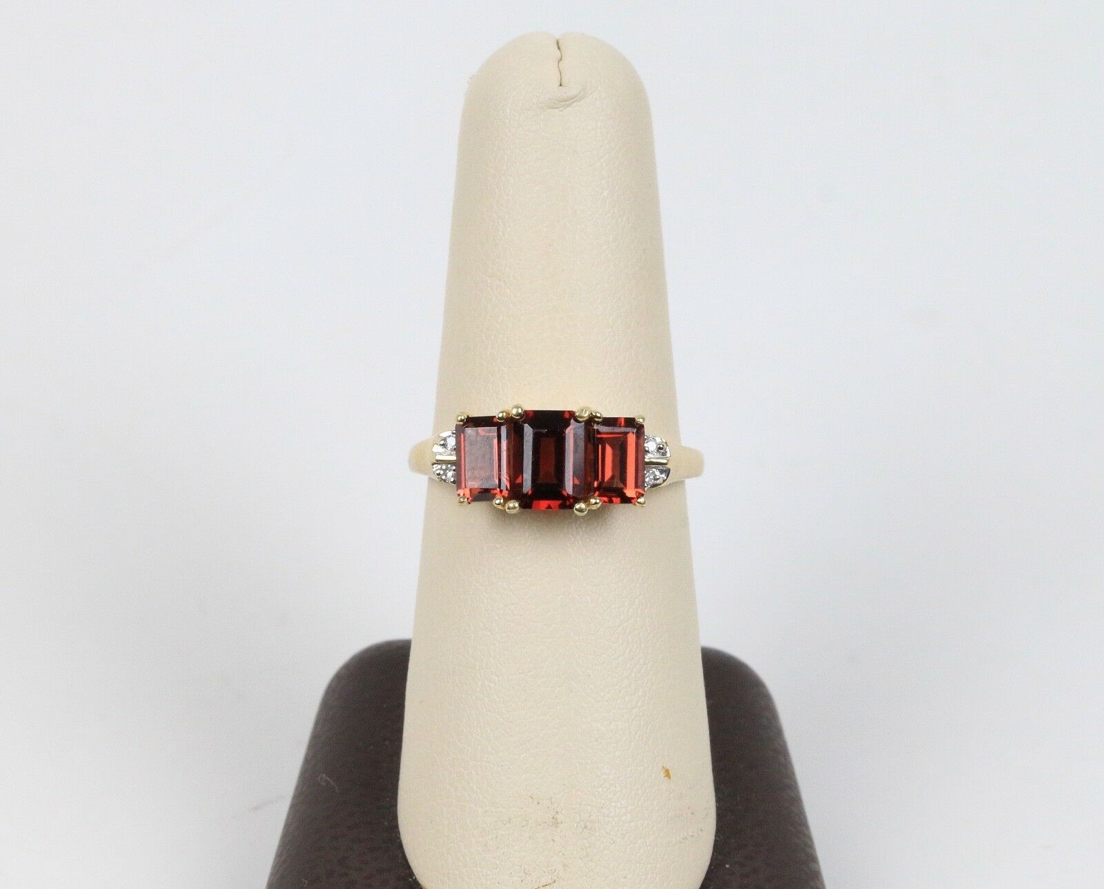 Vintage 10K Yellow Gold Garnet Diamond Ring