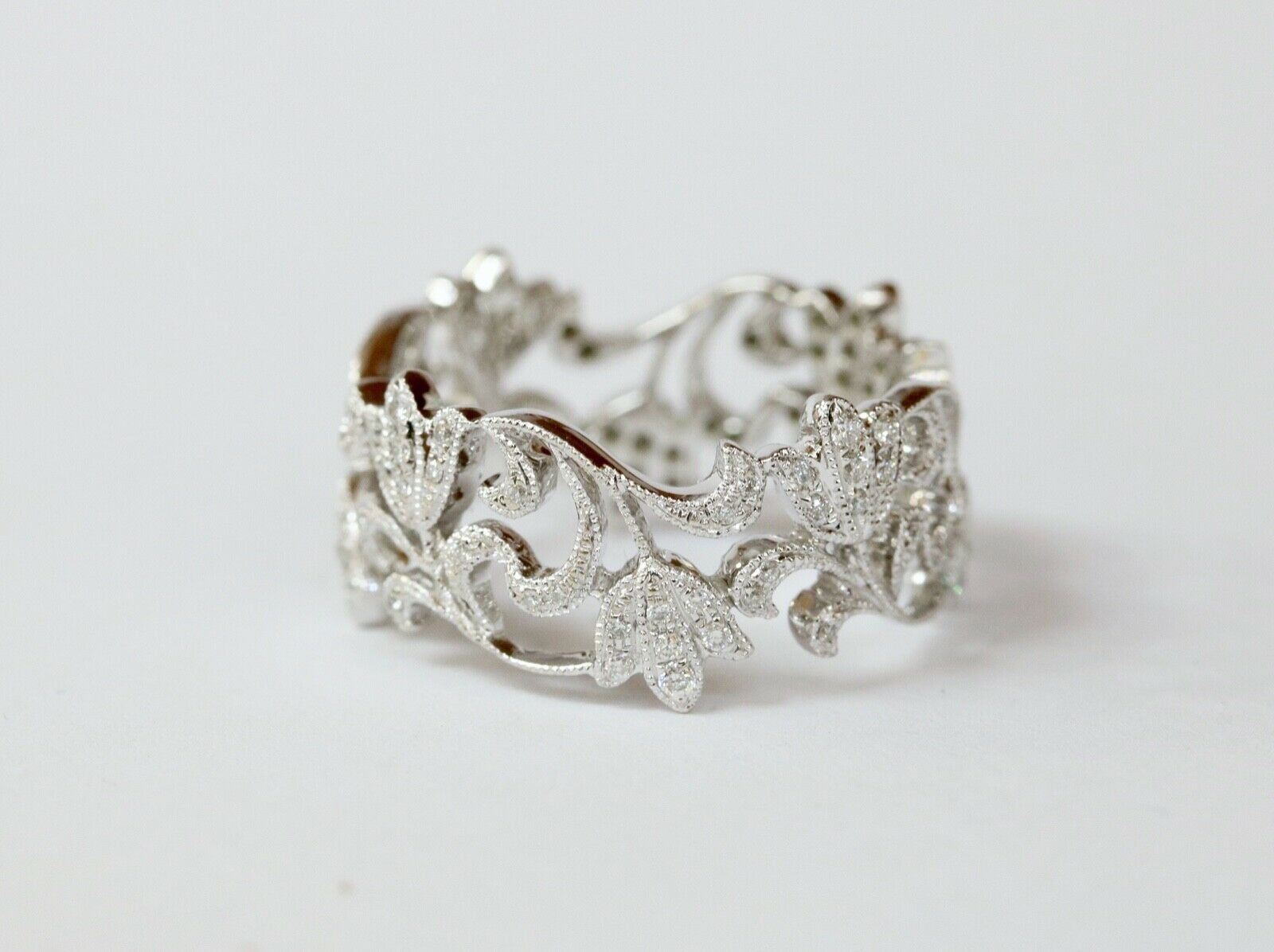 Beautiful Ladies Floral Filagree Diamonds 18K White Gold Ring