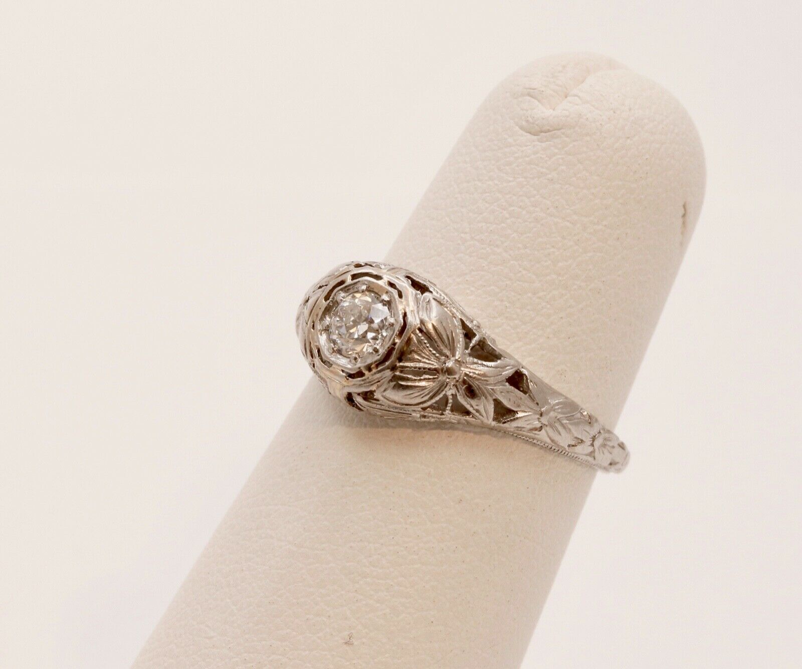 Art Deco Diamond Carved Flowers Platinum Ring