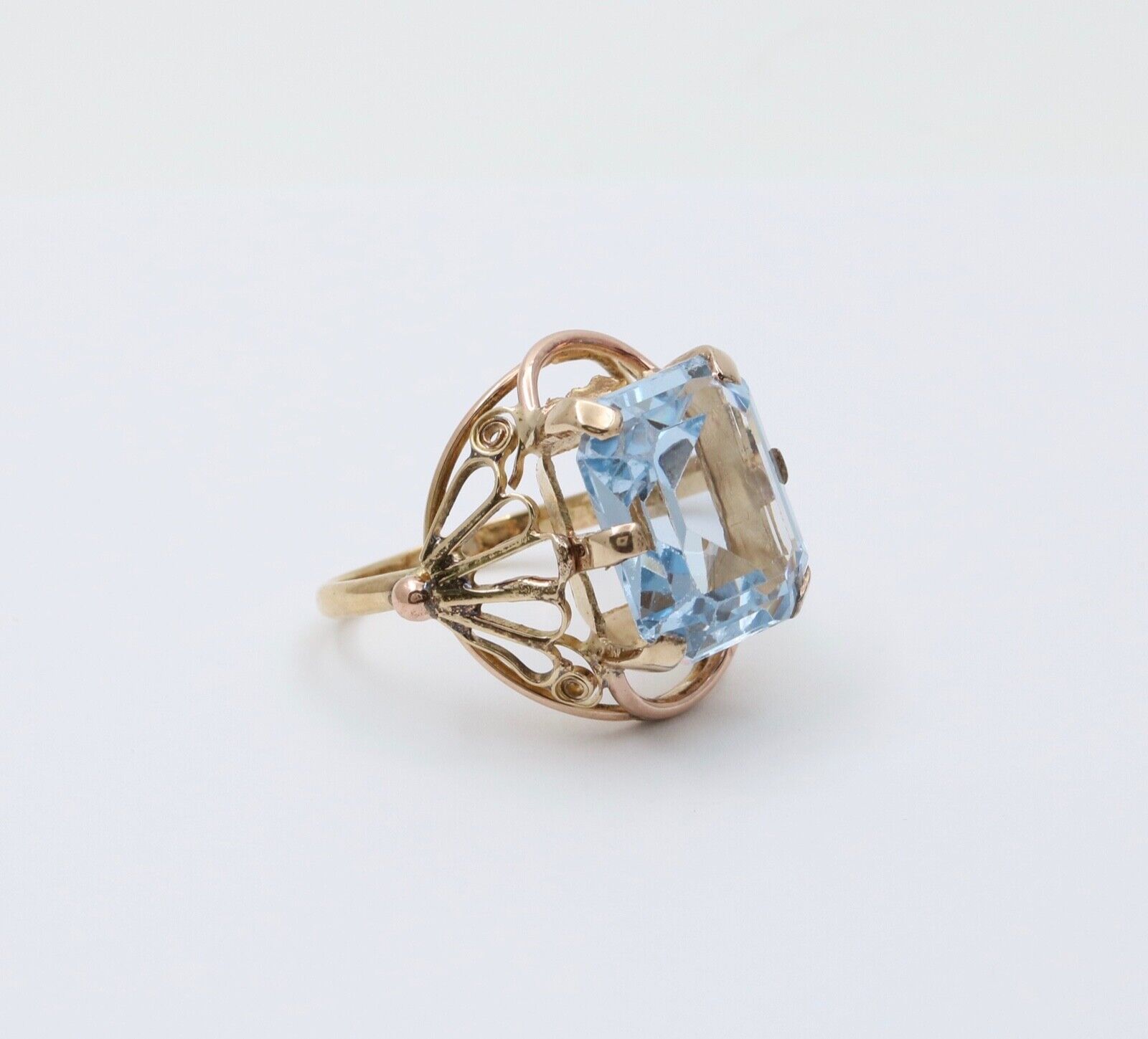 Vintage 18K Yellow & Rose Gold Aquamarine RIng, Statement Ring.
