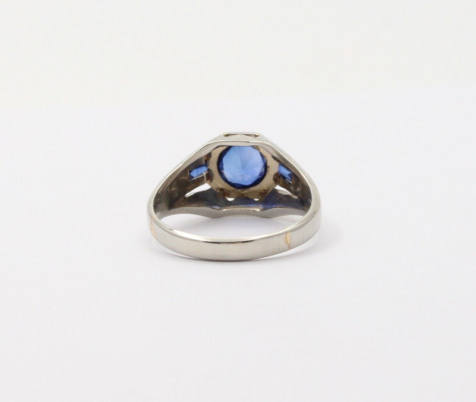 Unique Art Deco Blue Sapphires 18K White Gold Ring