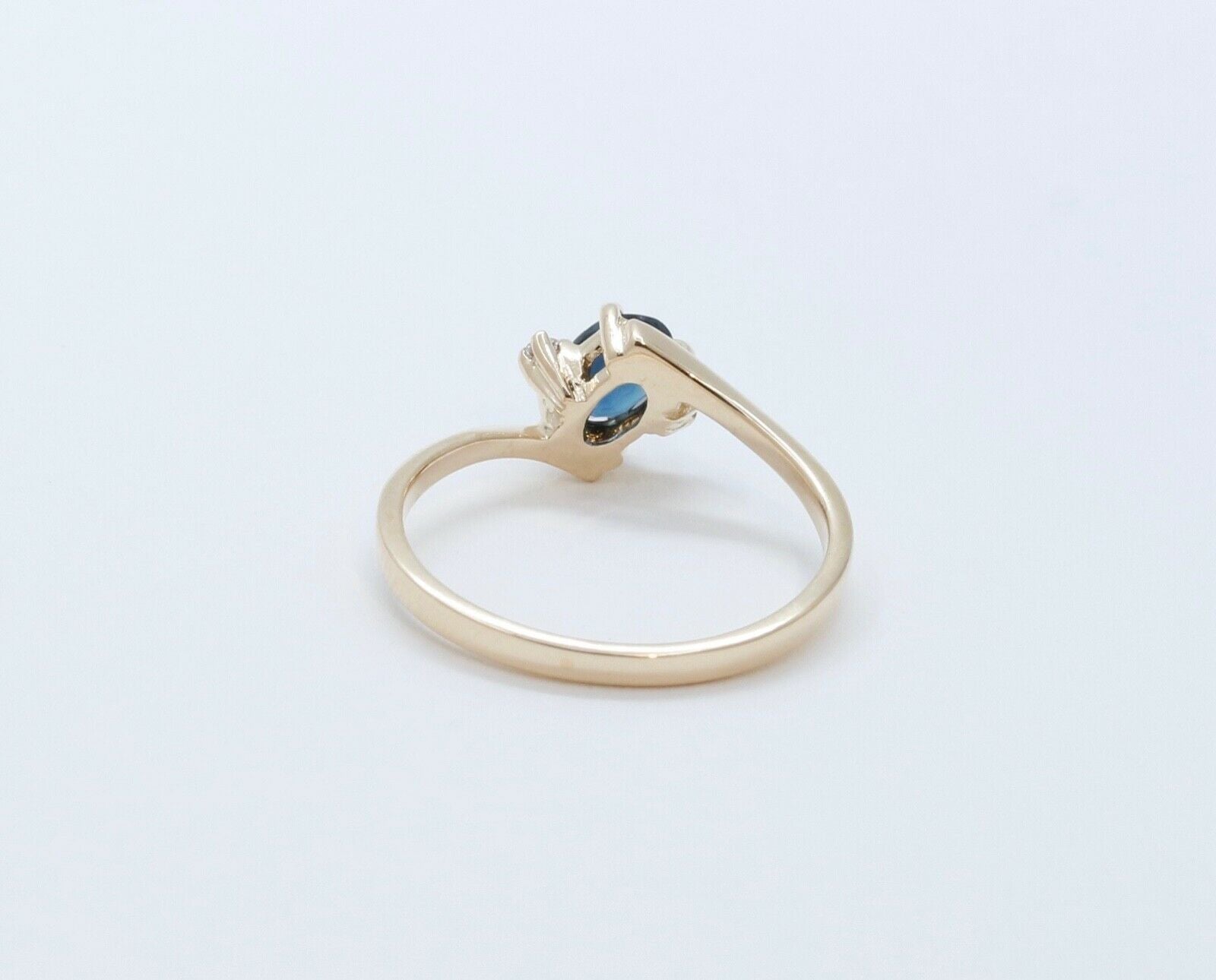 Vintage Bypass Blue Sapphire Diamonds 18K Yellow Gold Ring