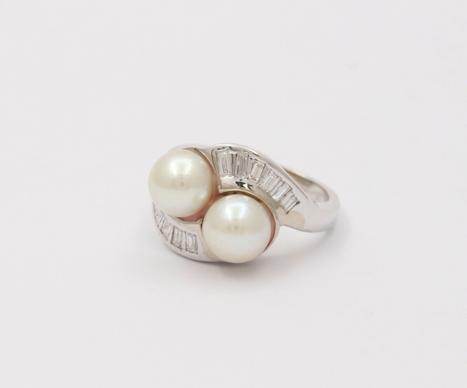 Vintage Classic Bypass Culture Pearl Baguette Diamond Gold Ring, Statement Ring