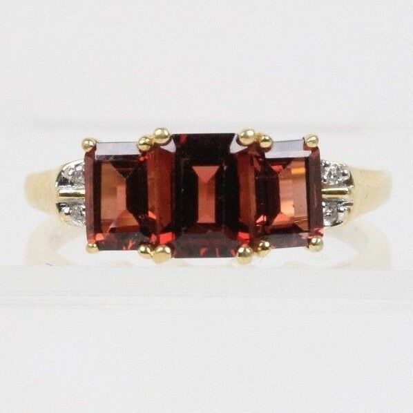 Vintage 10K Yellow Gold Garnet Diamond Ring
